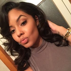 Meet your Posher, Cassandra